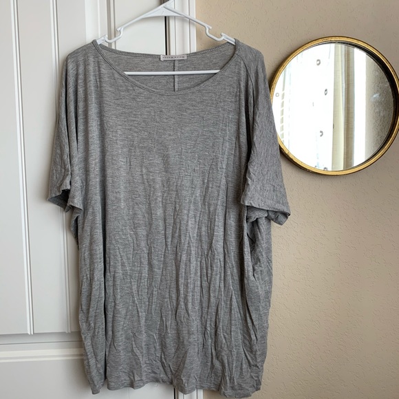 coco & main Tops - ✨5 FOR 25✨ Oversized grey shirt